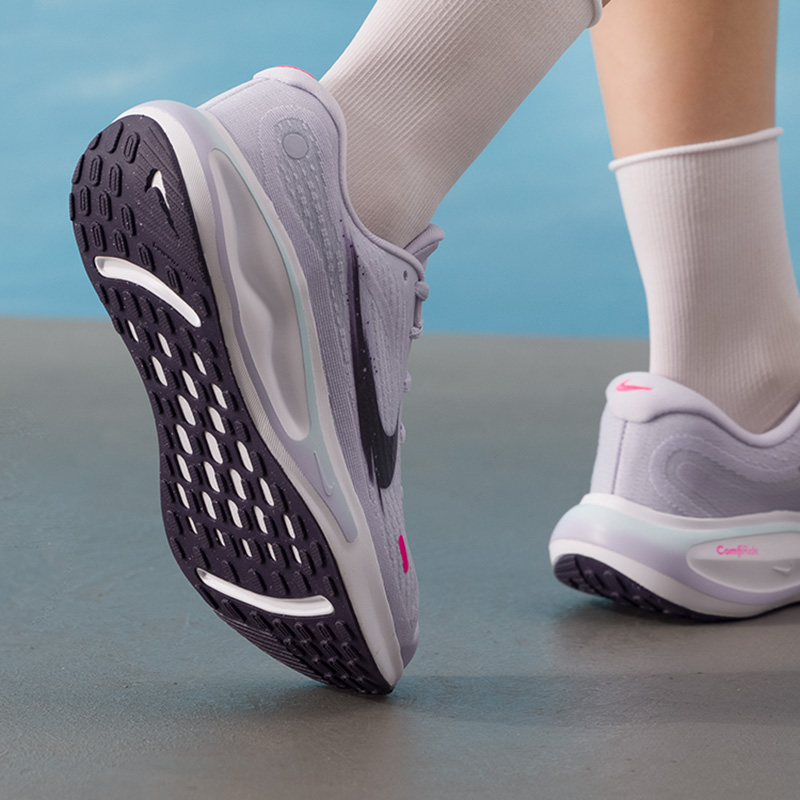 ナイキ レディースシューズ オリジナル 軽量 ロードランニン - Lightweight Road Running Shoes のレビューと価格